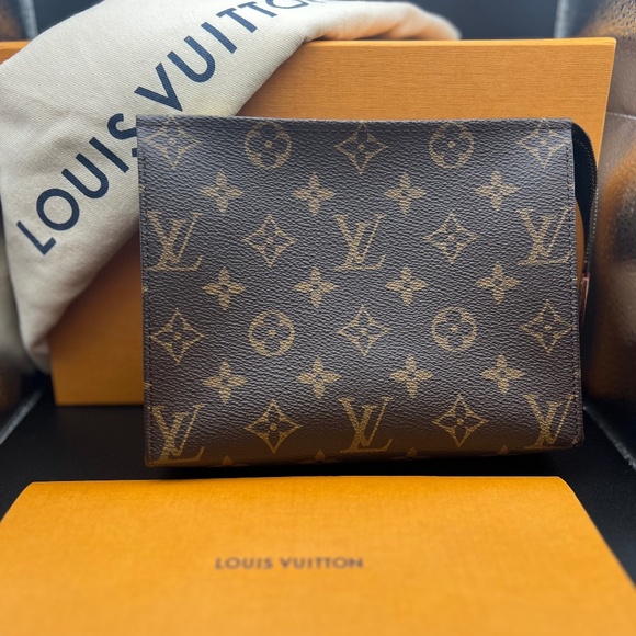 LOUIS VUITTON Toiletry 19 Pouch (Brand New! Never Used) - Picture 1 of 9